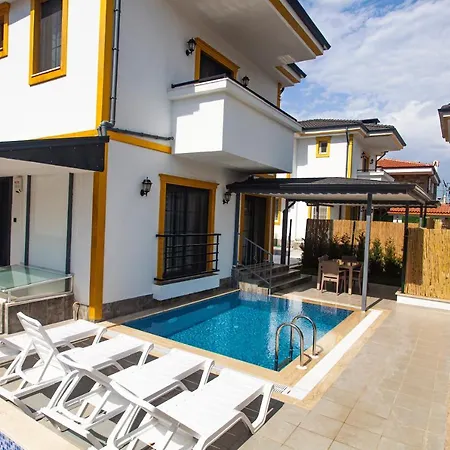 Villa Yellow *